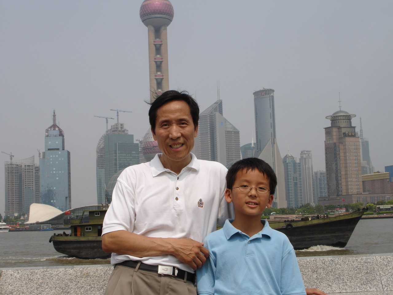2006年父子在上海外滩